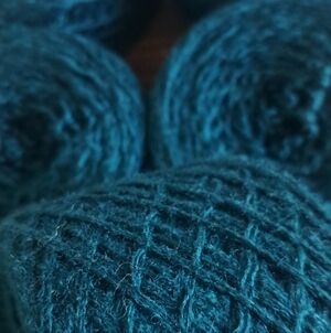 100% Wool Dark Green Yarn Lot, 675g
